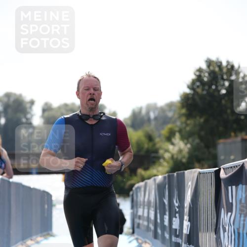 25.08.2024 - Elbe Triathlon Hamburg H.Heesch http://msf.ph/oto/6852158 25.08.2024 15:28:12 Schwimmen  meine-sportfotos.de