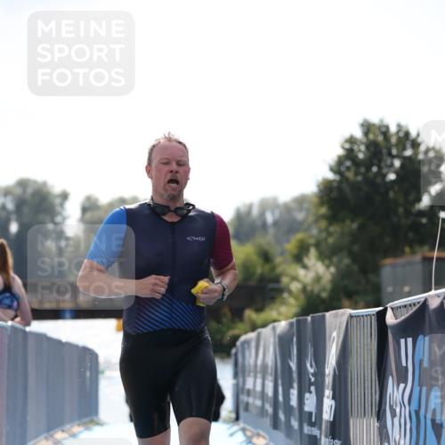 25.08.2024 - Elbe Triathlon Hamburg H.Heesch http://msf.ph/oto/6852162 25.08.2024 15:28:12 Schwimmen  meine-sportfotos.de