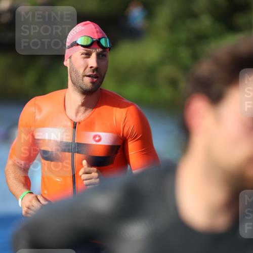 25.08.2024 - Elbe Triathlon Hamburg H.Heesch http://msf.ph/oto/6852163 25.08.2024 08:59:56 Schwimmen 209, 222, 311 meine-sportfotos.de