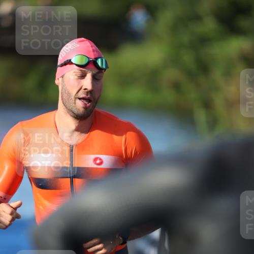 25.08.2024 - Elbe Triathlon Hamburg H.Heesch http://msf.ph/oto/6852184 25.08.2024 08:59:56 Schwimmen 209, 222, 311 meine-sportfotos.de