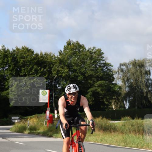 25.08.2024 - Elbe Triathlon Hamburg Fuchs,  Jonas http://msf.ph/oto/6852185 25.08.2024 09:58:59 Radfahren 469, 233, 446, 528, 220 meine-sportfotos.de