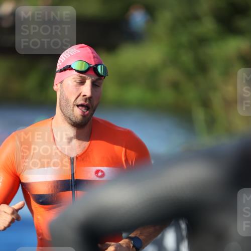 25.08.2024 - Elbe Triathlon Hamburg H.Heesch http://msf.ph/oto/6852191 25.08.2024 08:59:56 Schwimmen 209, 222, 311 meine-sportfotos.de