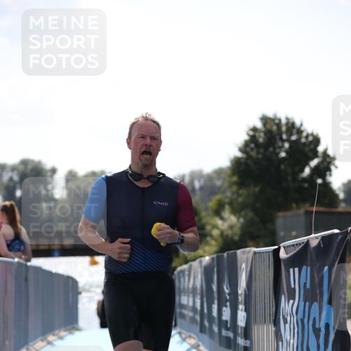 25.08.2024 - Elbe Triathlon Hamburg H.Heesch http://msf.ph/oto/6852203 25.08.2024 15:28:12 Schwimmen  meine-sportfotos.de