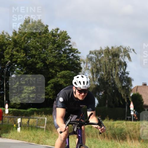 25.08.2024 - Elbe Triathlon Hamburg Fuchs,  Jonas http://msf.ph/oto/6852208 25.08.2024 09:59:02 Radfahren 446, 528, 220 meine-sportfotos.de