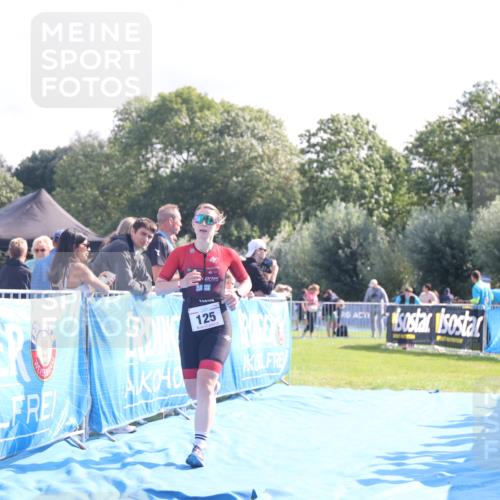 25.08.2024 - Elbe Triathlon Hamburg H.Heesch http://msf.ph/oto/6852233 25.08.2024 10:48:45 Ziel 121, 258 meine-sportfotos.de