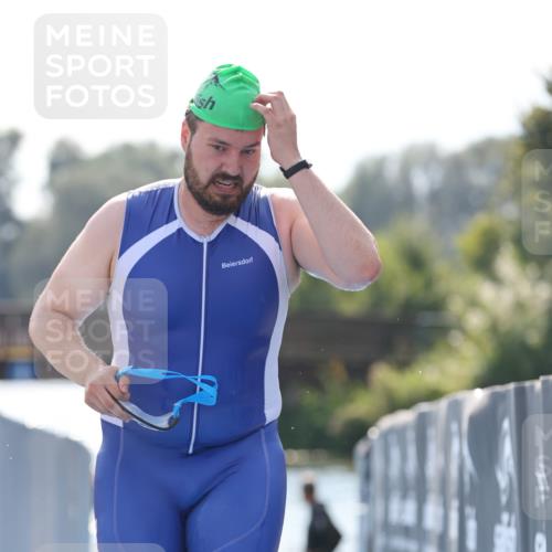 25.08.2024 - Elbe Triathlon Hamburg H.Heesch http://msf.ph/oto/6852242 25.08.2024 15:29:11 Schwimmen  meine-sportfotos.de
