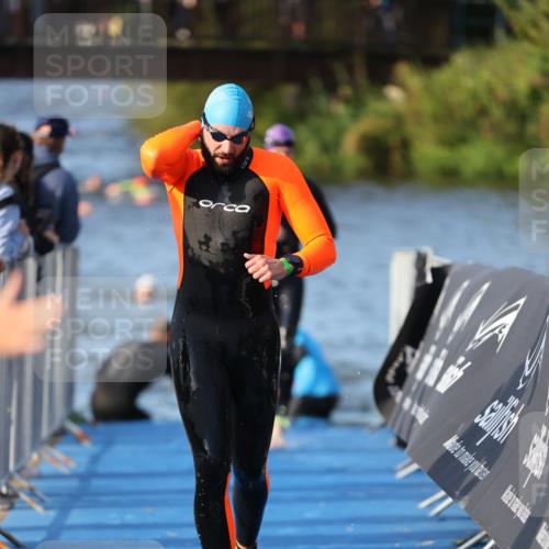 25.08.2024 - Elbe Triathlon Hamburg H.Heesch http://msf.ph/oto/6852246 25.08.2024 09:00:26 Schwimmen 230, 235, 248, 258 meine-sportfotos.de