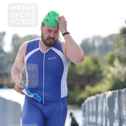 25.08.2024 - Elbe Triathlon Hamburg H.Heesch http://msf.ph/oto/6852251 25.08.2024 15:29:11 Schwimmen  meine-sportfotos.de