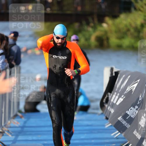 25.08.2024 - Elbe Triathlon Hamburg H.Heesch http://msf.ph/oto/6852255 25.08.2024 09:00:26 Schwimmen 230, 235, 248, 258 meine-sportfotos.de