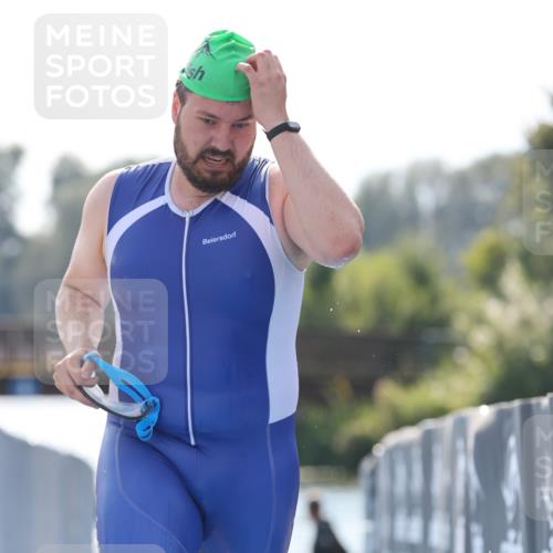 25.08.2024 - Elbe Triathlon Hamburg H.Heesch http://msf.ph/oto/6852258 25.08.2024 15:29:11 Schwimmen  meine-sportfotos.de