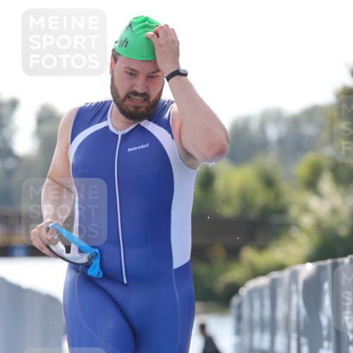 25.08.2024 - Elbe Triathlon Hamburg H.Heesch http://msf.ph/oto/6852267 25.08.2024 15:29:11 Schwimmen  meine-sportfotos.de