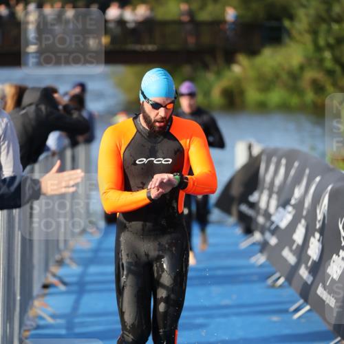 25.08.2024 - Elbe Triathlon Hamburg H.Heesch http://msf.ph/oto/6852274 25.08.2024 09:00:27 Schwimmen 230, 235, 248, 258 meine-sportfotos.de