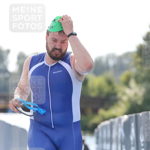 25.08.2024 - Elbe Triathlon Hamburg H.Heesch http://msf.ph/oto/6852280 25.08.2024 15:29:11 Schwimmen  meine-sportfotos.de
