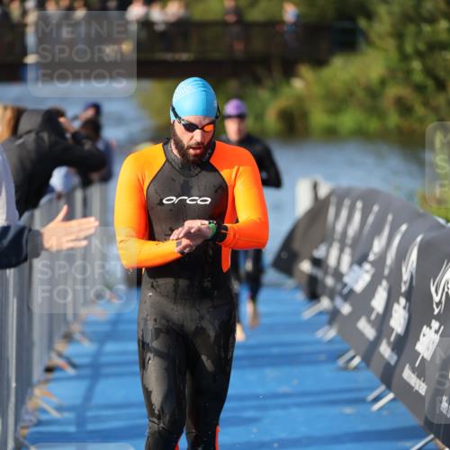 25.08.2024 - Elbe Triathlon Hamburg H.Heesch http://msf.ph/oto/6852283 25.08.2024 09:00:27 Schwimmen 230, 235, 248, 258 meine-sportfotos.de