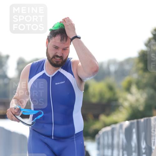 25.08.2024 - Elbe Triathlon Hamburg H.Heesch http://msf.ph/oto/6852288 25.08.2024 15:29:11 Schwimmen  meine-sportfotos.de