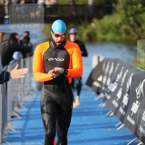 25.08.2024 - Elbe Triathlon Hamburg H.Heesch http://msf.ph/oto/6852289 25.08.2024 09:00:28 Schwimmen 230, 235, 248, 252, 258 meine-sportfotos.de