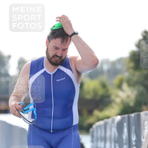 25.08.2024 - Elbe Triathlon Hamburg H.Heesch http://msf.ph/oto/6852294 25.08.2024 15:29:11 Schwimmen  meine-sportfotos.de