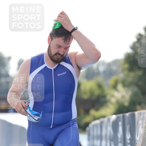 25.08.2024 - Elbe Triathlon Hamburg H.Heesch http://msf.ph/oto/6852300 25.08.2024 15:29:11 Schwimmen  meine-sportfotos.de
