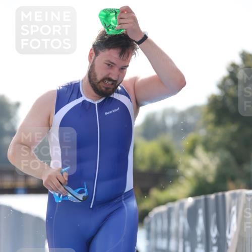 25.08.2024 - Elbe Triathlon Hamburg H.Heesch http://msf.ph/oto/6852312 25.08.2024 15:29:11 Schwimmen  meine-sportfotos.de