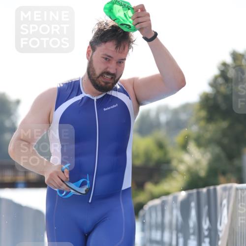 25.08.2024 - Elbe Triathlon Hamburg H.Heesch http://msf.ph/oto/6852320 25.08.2024 15:29:11 Schwimmen  meine-sportfotos.de
