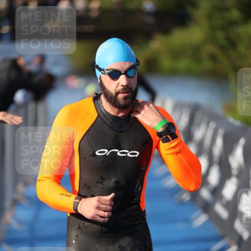25.08.2024 - Elbe Triathlon Hamburg H.Heesch http://msf.ph/oto/6852323 25.08.2024 09:00:29 Schwimmen 230, 235, 248, 252, 258 meine-sportfotos.de