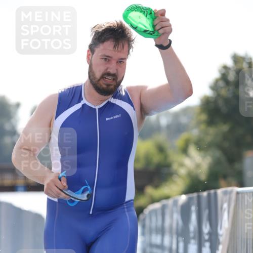 25.08.2024 - Elbe Triathlon Hamburg H.Heesch http://msf.ph/oto/6852326 25.08.2024 15:29:11 Schwimmen  meine-sportfotos.de