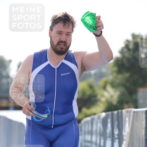 25.08.2024 - Elbe Triathlon Hamburg H.Heesch http://msf.ph/oto/6852330 25.08.2024 15:29:11 Schwimmen  meine-sportfotos.de