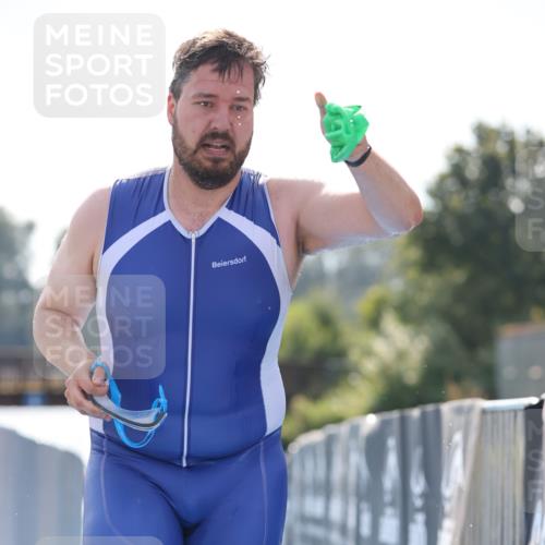 25.08.2024 - Elbe Triathlon Hamburg H.Heesch http://msf.ph/oto/6852336 25.08.2024 15:29:11 Schwimmen  meine-sportfotos.de