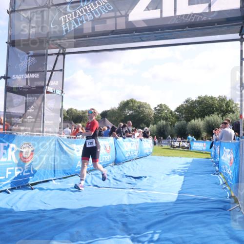 25.08.2024 - Elbe Triathlon Hamburg H.Heesch http://msf.ph/oto/6852360 25.08.2024 10:48:46 Ziel 121, 258 meine-sportfotos.de