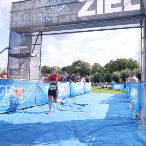 25.08.2024 - Elbe Triathlon Hamburg H.Heesch http://msf.ph/oto/6852364 25.08.2024 10:48:46 Ziel 121, 258 meine-sportfotos.de