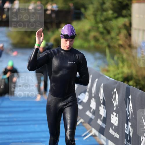 25.08.2024 - Elbe Triathlon Hamburg H.Heesch http://msf.ph/oto/6852368 25.08.2024 09:00:31 Schwimmen 230, 235, 248, 252, 258 meine-sportfotos.de