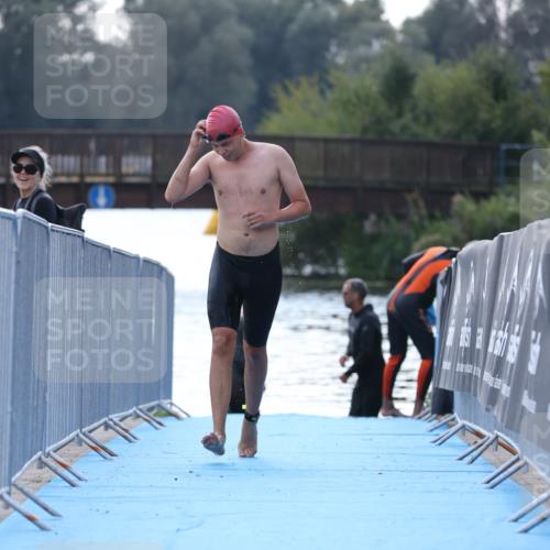 25.08.2024 - Elbe Triathlon Hamburg H.Heesch http://msf.ph/oto/6852387 25.08.2024 15:31:25 Schwimmen  meine-sportfotos.de