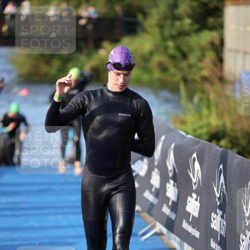 25.08.2024 - Elbe Triathlon Hamburg H.Heesch http://msf.ph/oto/6852388 25.08.2024 09:00:31 Schwimmen 230, 235, 248, 252, 258 meine-sportfotos.de