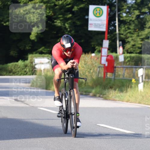 25.08.2024 - Elbe Triathlon Hamburg Fuchs,  Jonas http://msf.ph/oto/6852389 25.08.2024 09:15:54 Radfahren 44, 223, 231, 82, 68 meine-sportfotos.de