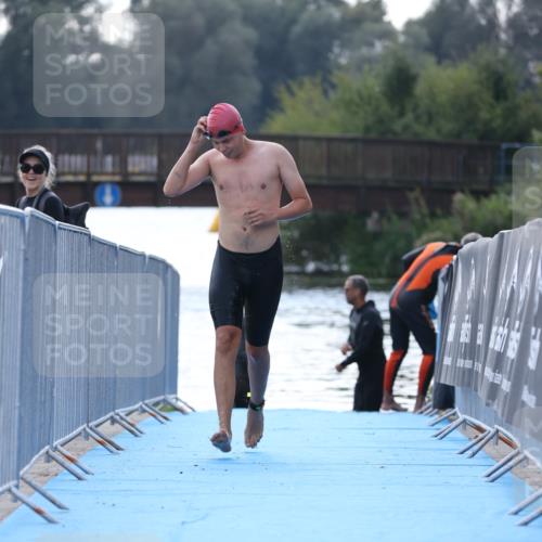 25.08.2024 - Elbe Triathlon Hamburg H.Heesch http://msf.ph/oto/6852394 25.08.2024 15:31:25 Schwimmen  meine-sportfotos.de