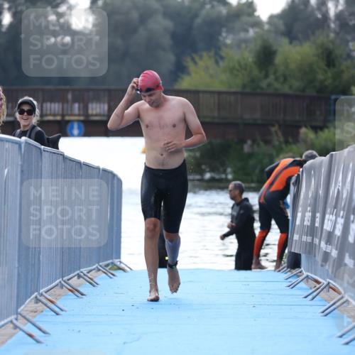25.08.2024 - Elbe Triathlon Hamburg H.Heesch http://msf.ph/oto/6852403 25.08.2024 15:31:25 Schwimmen  meine-sportfotos.de