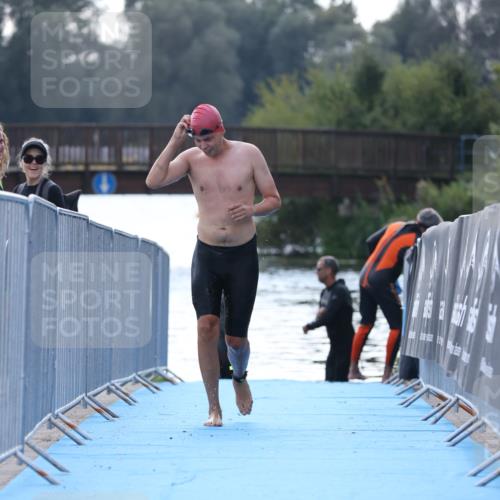 25.08.2024 - Elbe Triathlon Hamburg H.Heesch http://msf.ph/oto/6852413 25.08.2024 15:31:25 Schwimmen  meine-sportfotos.de
