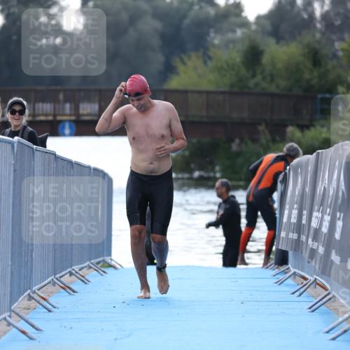 25.08.2024 - Elbe Triathlon Hamburg H.Heesch http://msf.ph/oto/6852418 25.08.2024 15:31:25 Schwimmen  meine-sportfotos.de
