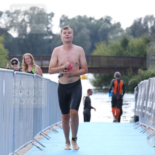 25.08.2024 - Elbe Triathlon Hamburg H.Heesch http://msf.ph/oto/6852437 25.08.2024 15:31:27 Schwimmen  meine-sportfotos.de