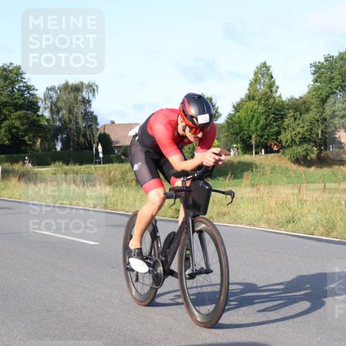 25.08.2024 - Elbe Triathlon Hamburg Fuchs,  Jonas http://msf.ph/oto/6852439 25.08.2024 09:15:55 Radfahren 44, 223, 231, 82, 68 meine-sportfotos.de