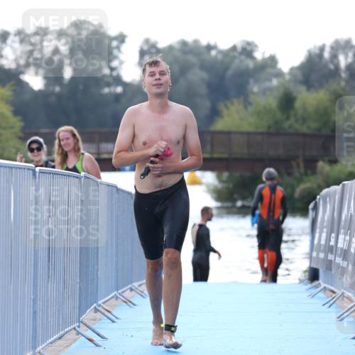 25.08.2024 - Elbe Triathlon Hamburg H.Heesch http://msf.ph/oto/6852445 25.08.2024 15:31:27 Schwimmen  meine-sportfotos.de