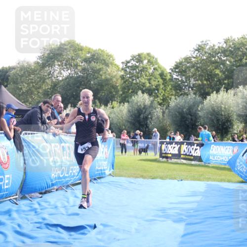 25.08.2024 - Elbe Triathlon Hamburg H.Heesch http://msf.ph/oto/6852460 25.08.2024 10:49:06 Ziel 153 meine-sportfotos.de