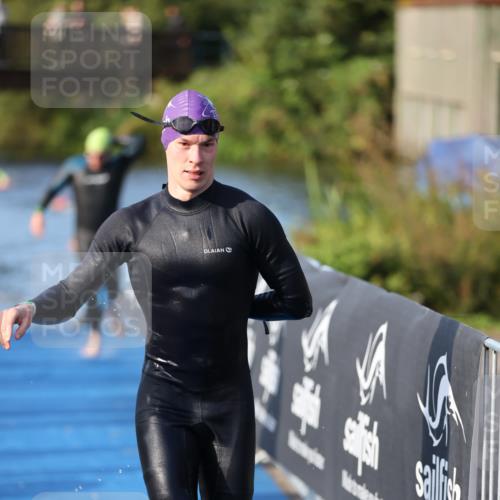 25.08.2024 - Elbe Triathlon Hamburg H.Heesch http://msf.ph/oto/6852466 25.08.2024 09:00:32 Schwimmen 230, 235, 248, 252, 258 meine-sportfotos.de