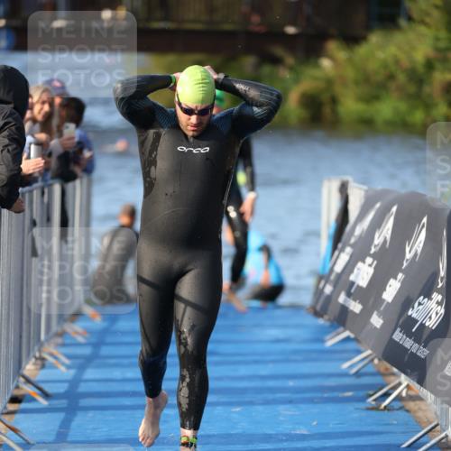 25.08.2024 - Elbe Triathlon Hamburg H.Heesch http://msf.ph/oto/6852507 25.08.2024 09:00:35 Schwimmen 226, 230, 235, 248, 252, 258 meine-sportfotos.de