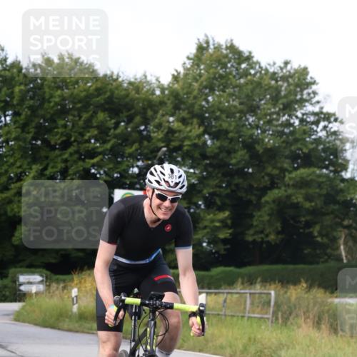 25.08.2024 - Elbe Triathlon Hamburg Fuchs,  Jonas http://msf.ph/oto/6852544 25.08.2024 09:59:44 Radfahren 411, 381 meine-sportfotos.de