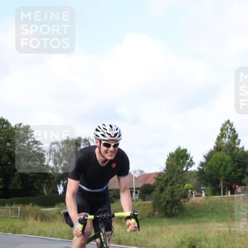 25.08.2024 - Elbe Triathlon Hamburg Fuchs,  Jonas http://msf.ph/oto/6852561 25.08.2024 09:59:45 Radfahren 411, 381 meine-sportfotos.de