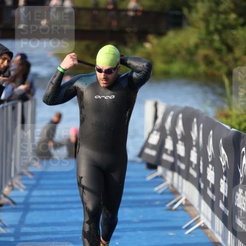 25.08.2024 - Elbe Triathlon Hamburg H.Heesch http://msf.ph/oto/6852566 25.08.2024 09:00:36 Schwimmen 226, 230, 235, 248, 252, 258 meine-sportfotos.de