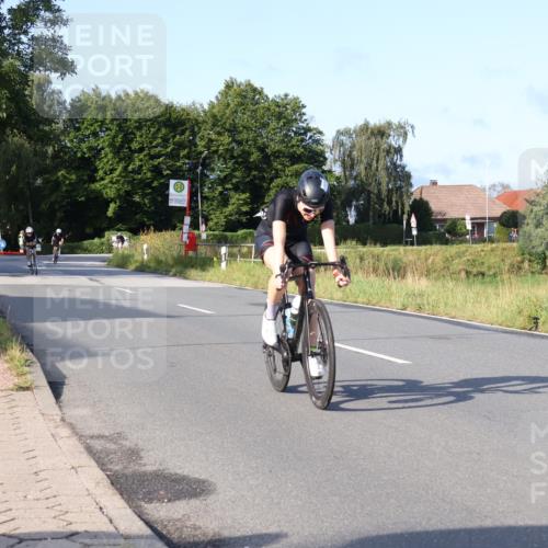 25.08.2024 - Elbe Triathlon Hamburg Fuchs,  Jonas http://msf.ph/oto/6852571 25.08.2024 09:16:03 Radfahren 68, 133, 144, 249, 359 meine-sportfotos.de