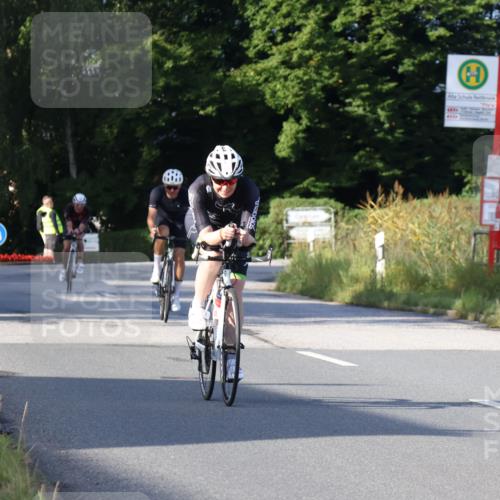 25.08.2024 - Elbe Triathlon Hamburg Fuchs,  Jonas http://msf.ph/oto/6852601 25.08.2024 09:16:05 Radfahren 68, 133, 144, 249, 359 meine-sportfotos.de