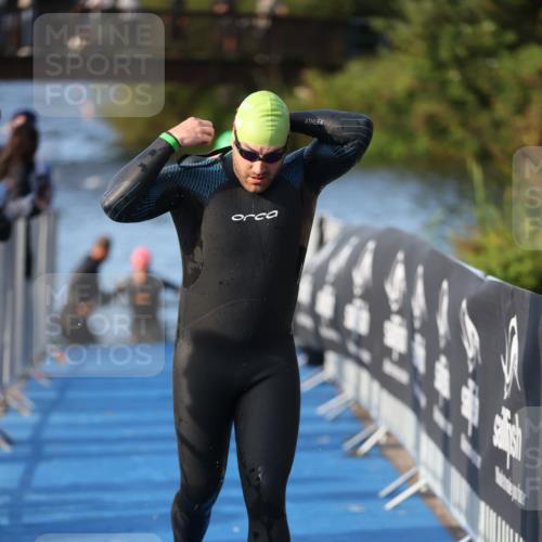 25.08.2024 - Elbe Triathlon Hamburg H.Heesch http://msf.ph/oto/6852616 25.08.2024 09:00:36 Schwimmen 226, 230, 235, 248, 252, 258 meine-sportfotos.de